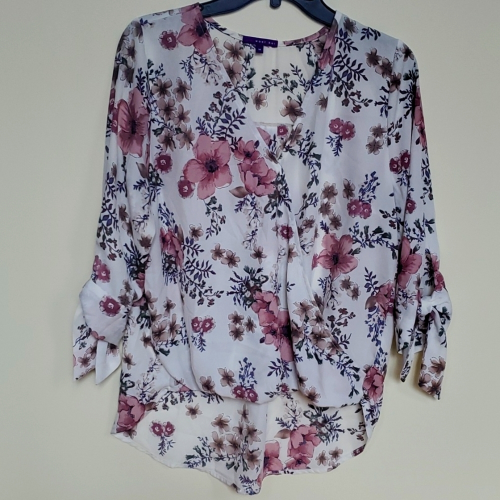 High low floral surplice top. 3 quarter sleeves with tie. West kei medium
